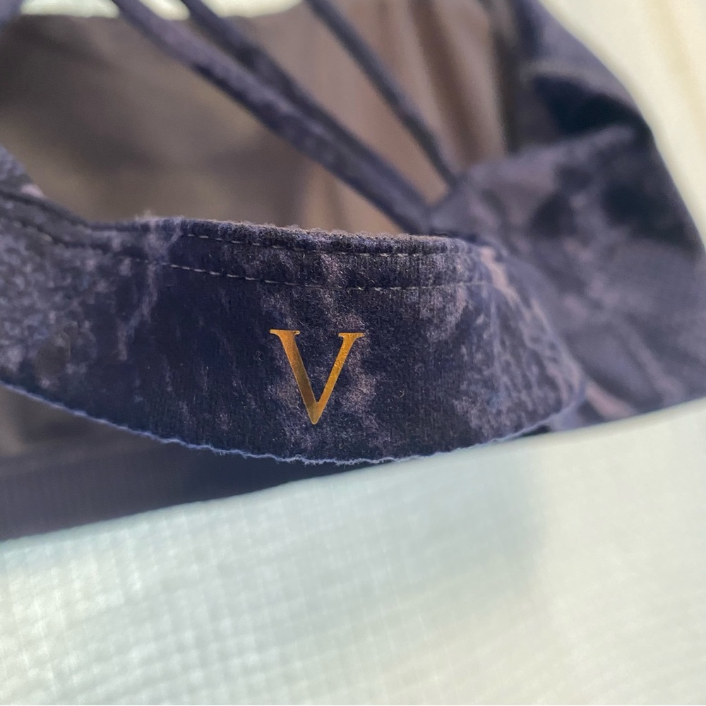 Victoria’s Secret Blue Snake Skin Criss Cross Sports Bra Size: Extra Large (XL) - Picture 4 of 4